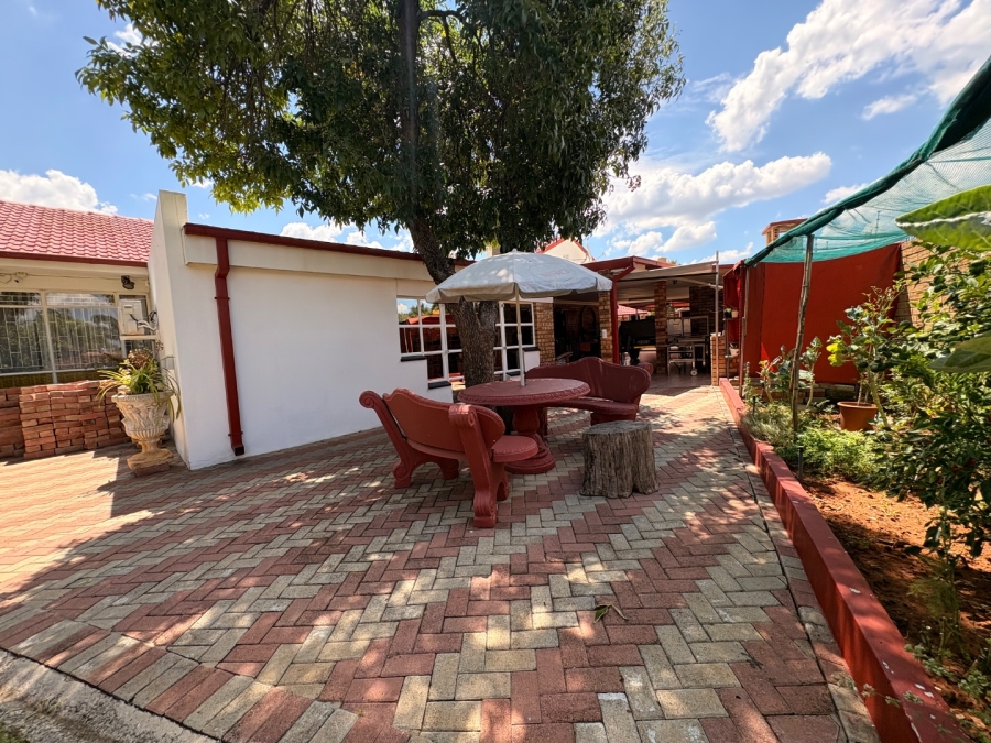 4 Bedroom Property for Sale in Flamwood North West